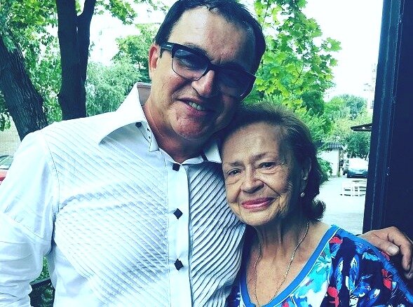 Дмитрий Дибров со своей мамой Татьяной Покидовой