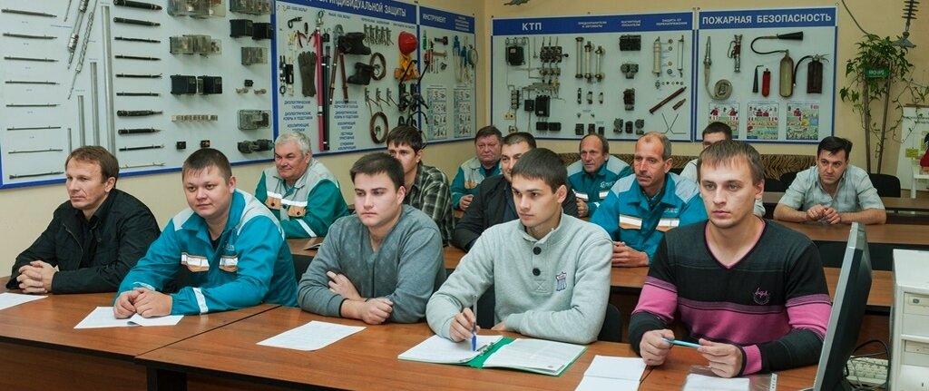 28 апреля всемирный день охраны труда. профессии нефтегазовой отрасли. охрана промышленная безопасность. промышленная безопасность. выдача средств индивидуальной защиты.