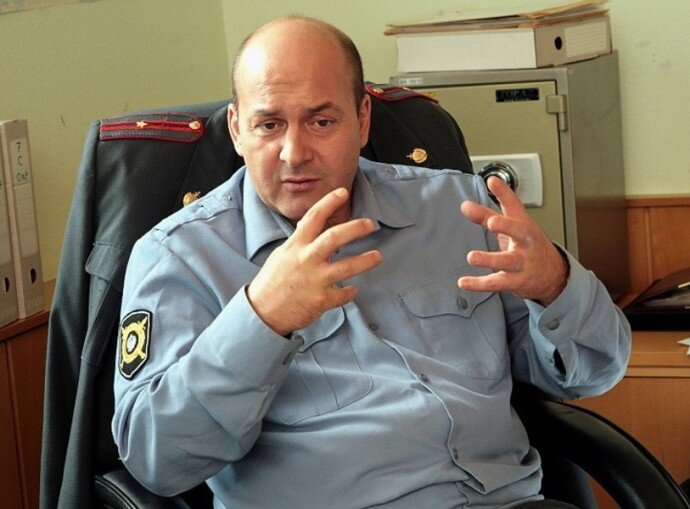 Гришечкин актер театра и кино. Популярность приобрел благодаря работе в сериалах «Солдаты», «Каменская», «Next» и других.