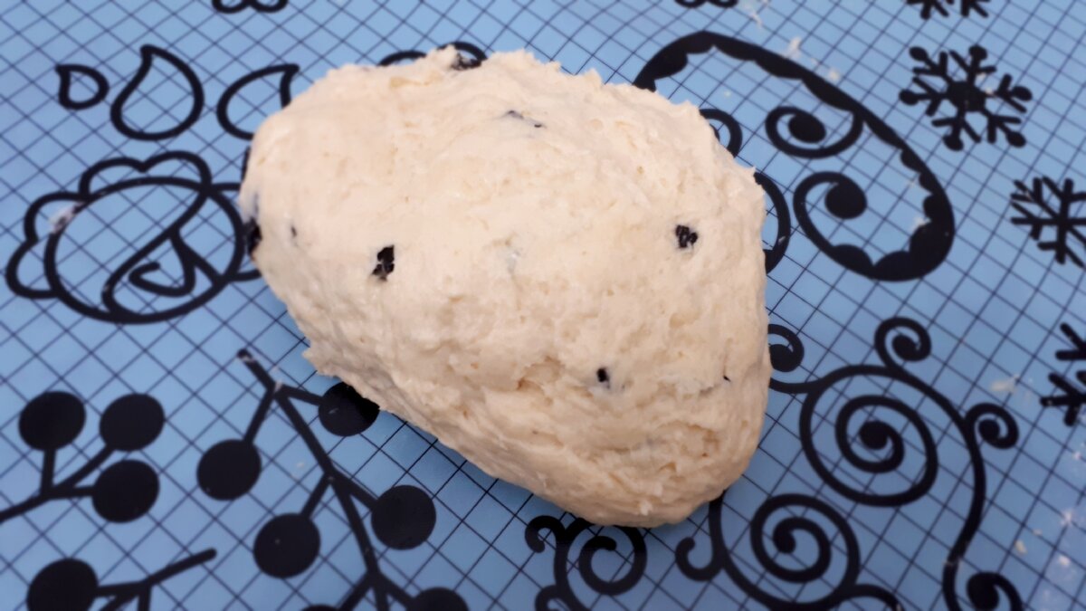 Сладкий вариант. В  тесто добавила сушеный чернослив