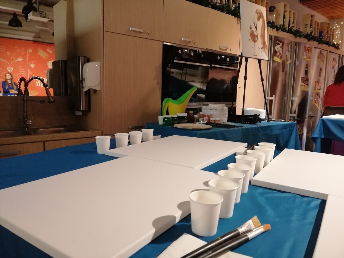 Мастер-класс по рисованию вином. Фото Света Давыдова