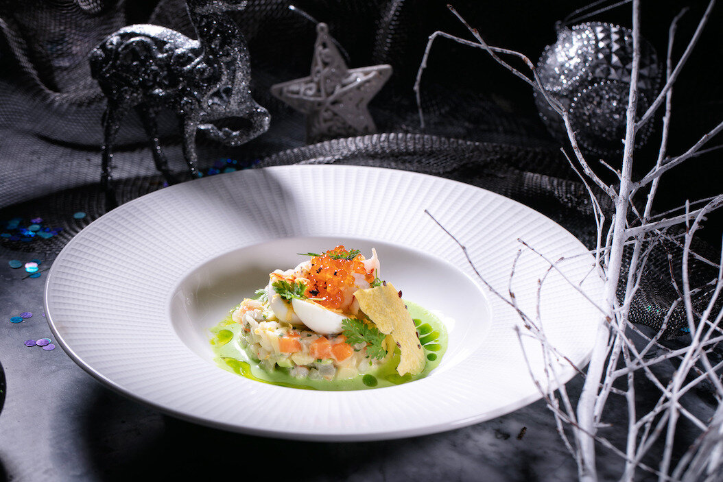 Оливье с лангустинами в ресторане Humans