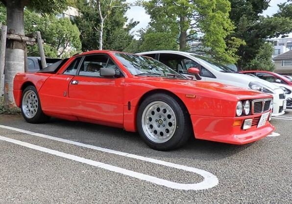 Lancia Rally (Abarth) 037. Годы выпуска - 1982-1984. Построено 207 штук. Рабочий объём - 1995 куб.см. Мощность - 205 л.с.