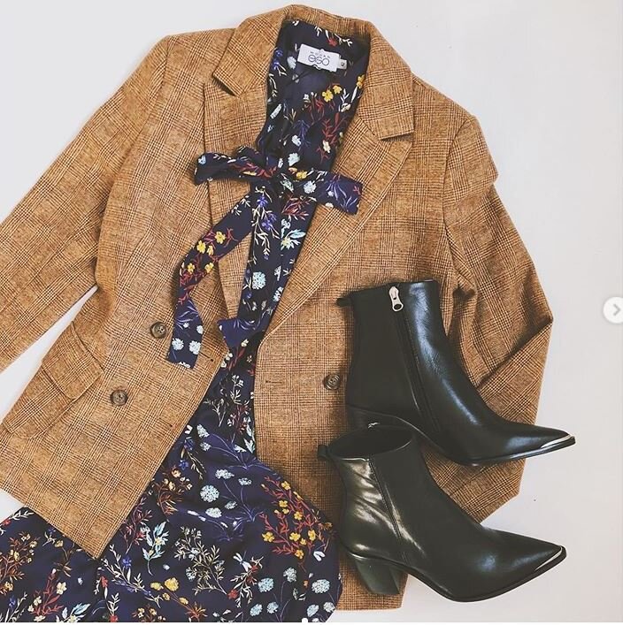 Capsula - персональный подбор одежды от профессионального стилиста. На фото капсула, собранная для клиента онлайн стилистами сервиса Capsula. 