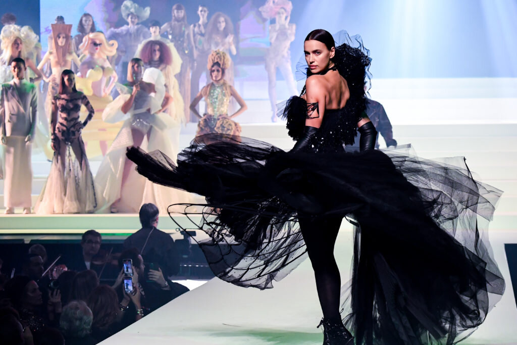 Ирина Шейк на показе Jean Paul Gaultier