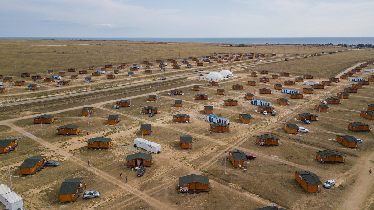 Кемпинг «Оленевка Village» с видом на южную сторону Автор фото: Павел Смирнов © 