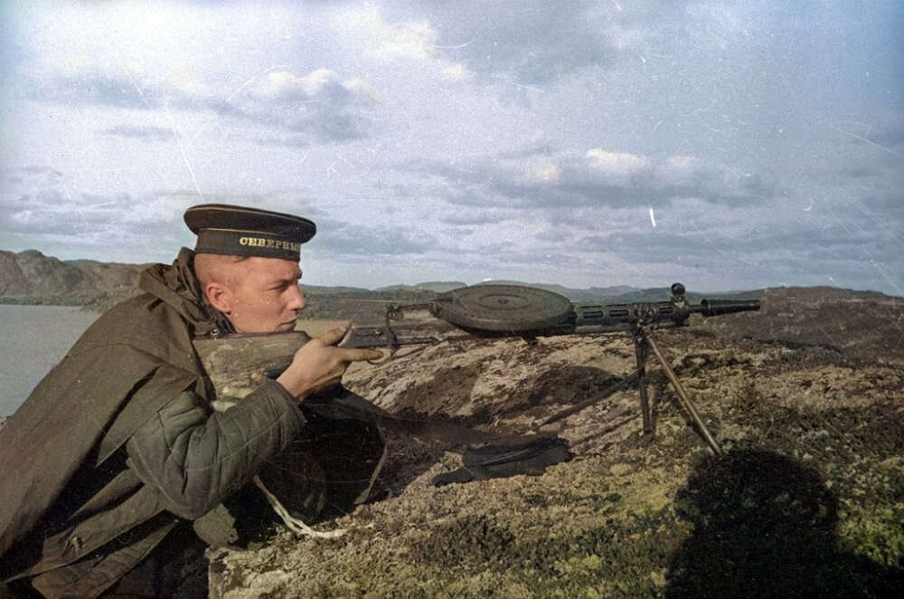 Пулеметчик. Северный флот.1941 г. Автор: Евгений Халдей. Фотография использована в качестве иллюстрации.