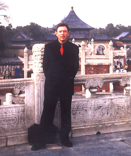 Научный сотрудник В. Рыбаков в Китае. 1990-е