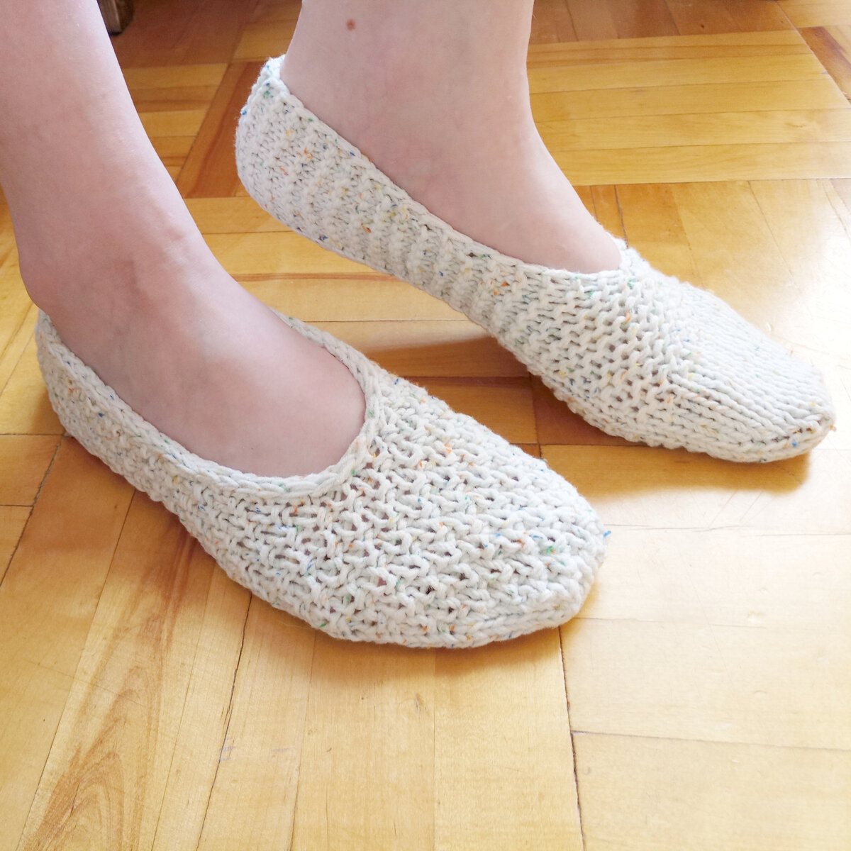 Подобный пол. Ноги мои :) Правая нога нарочно повернута для лучшего показа следка