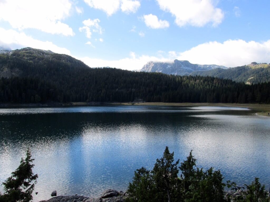 Черное озеро