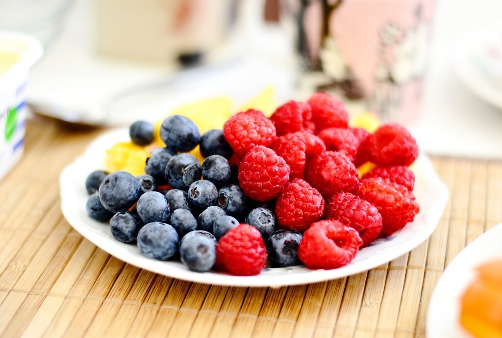 Вся необходимая информация о фруктозе: польза, вред и отличие от сахара