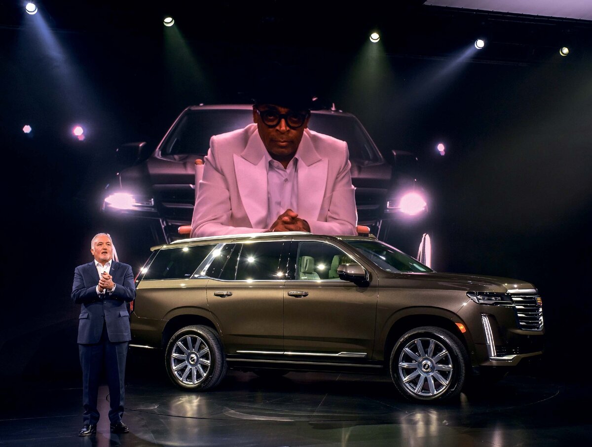 Впервые в истории модель Escalade предлагается с доступным в качестве опции 3,0-литровым турбированным дизельным двигателем, который создает высокий крутящий момент во всем диапазоне мощности для максимальной уверенности на дороге и превосходного буксировочного усилия. По показателям максимального крутящего момента в 623 Нм он соответствует 6,2-литровому двигателю V-8. 