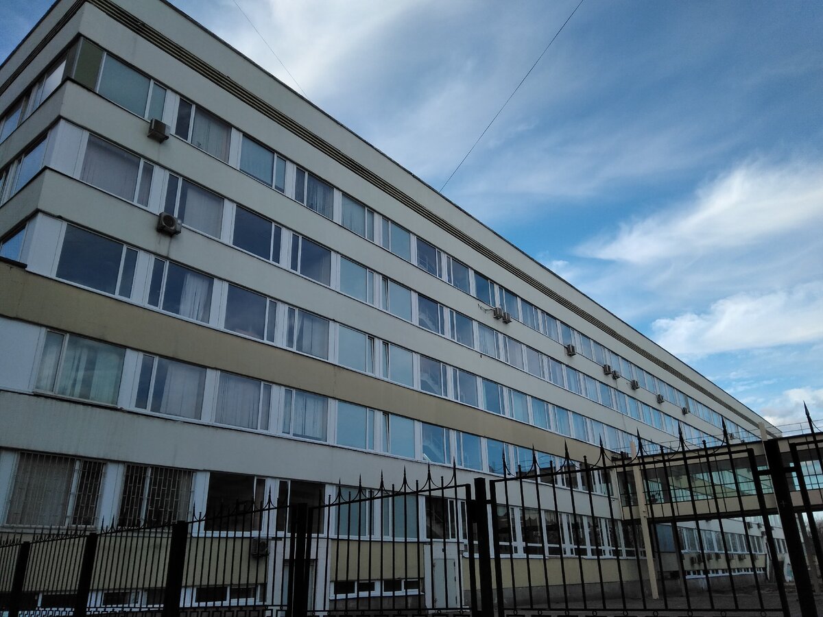 Старый вид, та часть здания, которую еще не "оплитили".