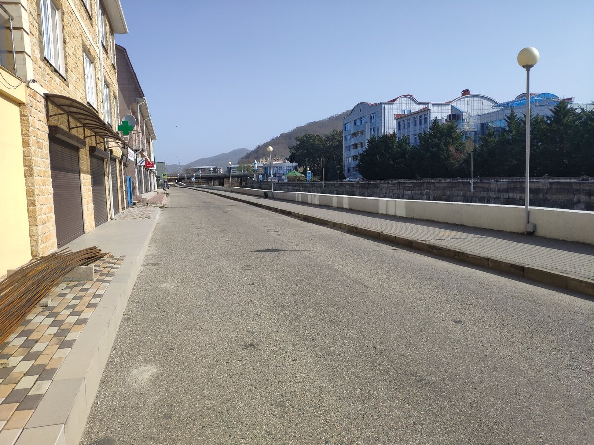 Ольгинка 26.03.20. Улица Морская. Ни души, все закрыто