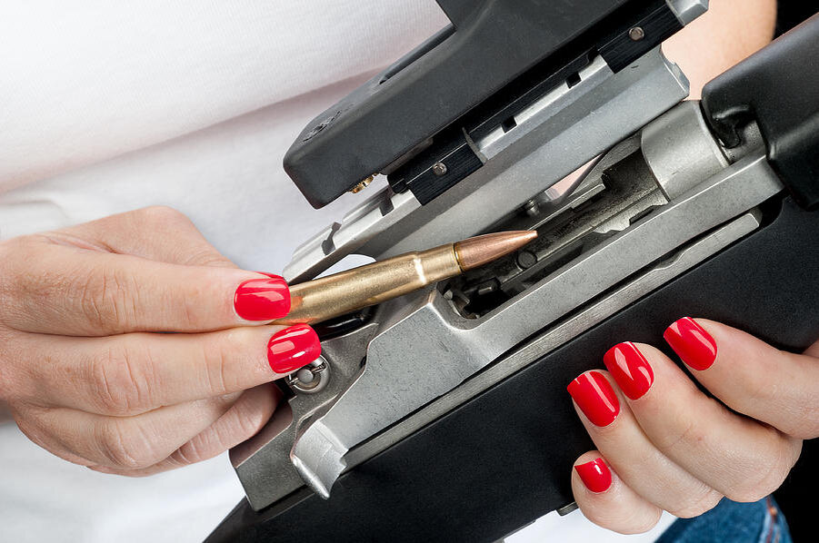 Почти каждая женщины хотела бы хранить верность, трудность лишь в том, чтобы найти мужчину, которому можно было бы хранить верность.