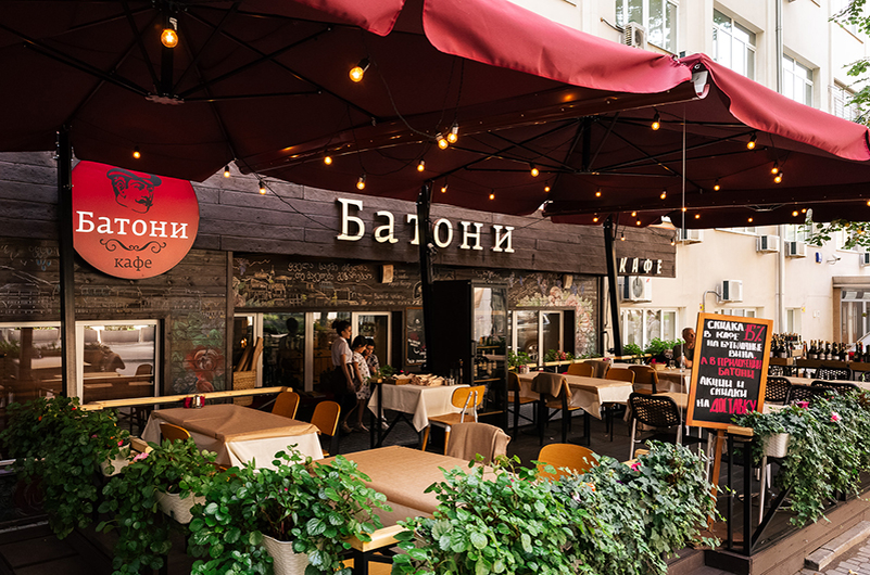 Фото: веранда ресторана Батона
