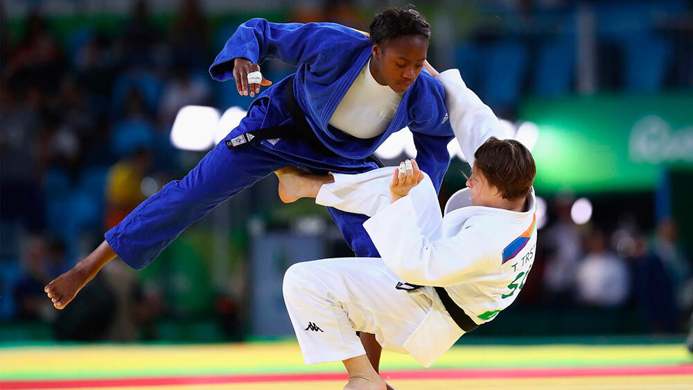 Спортивное единоборство 5. Дзюдо Япония. Дзюдо схватка. Судья на татами дзюдо. Обои на компьютер дзюдо.