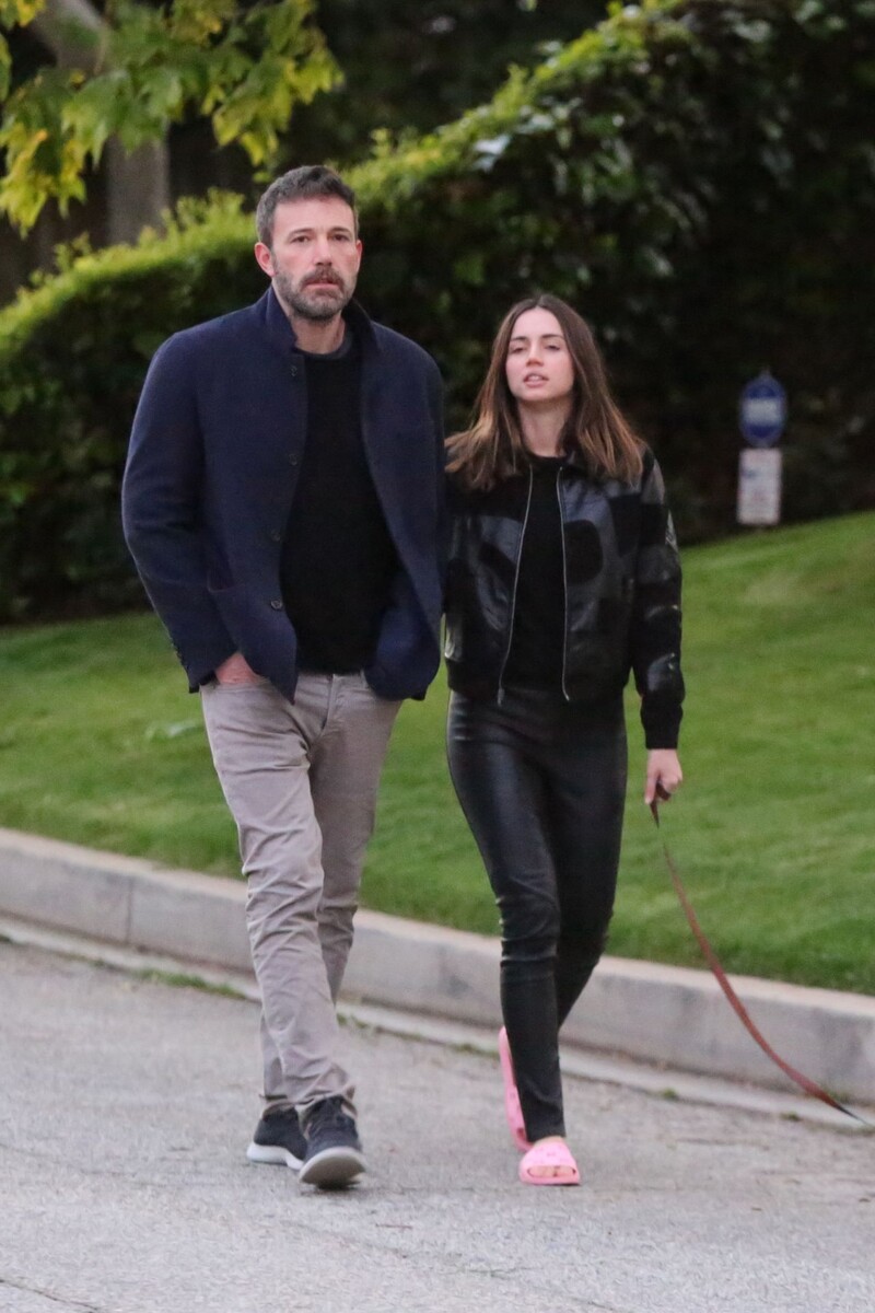 Бен Аффлек и Ана де Армас (источник фото: https://yandex.ru/images/)