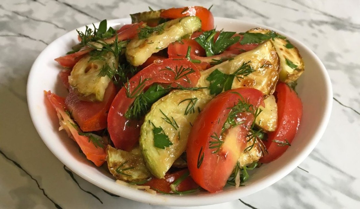 Салат из кабачков и помидор