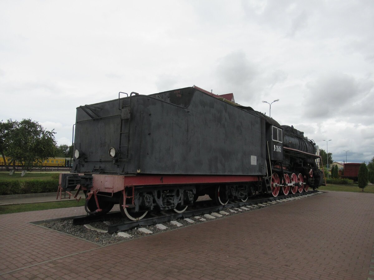 Паровоз-памятник Л-3645