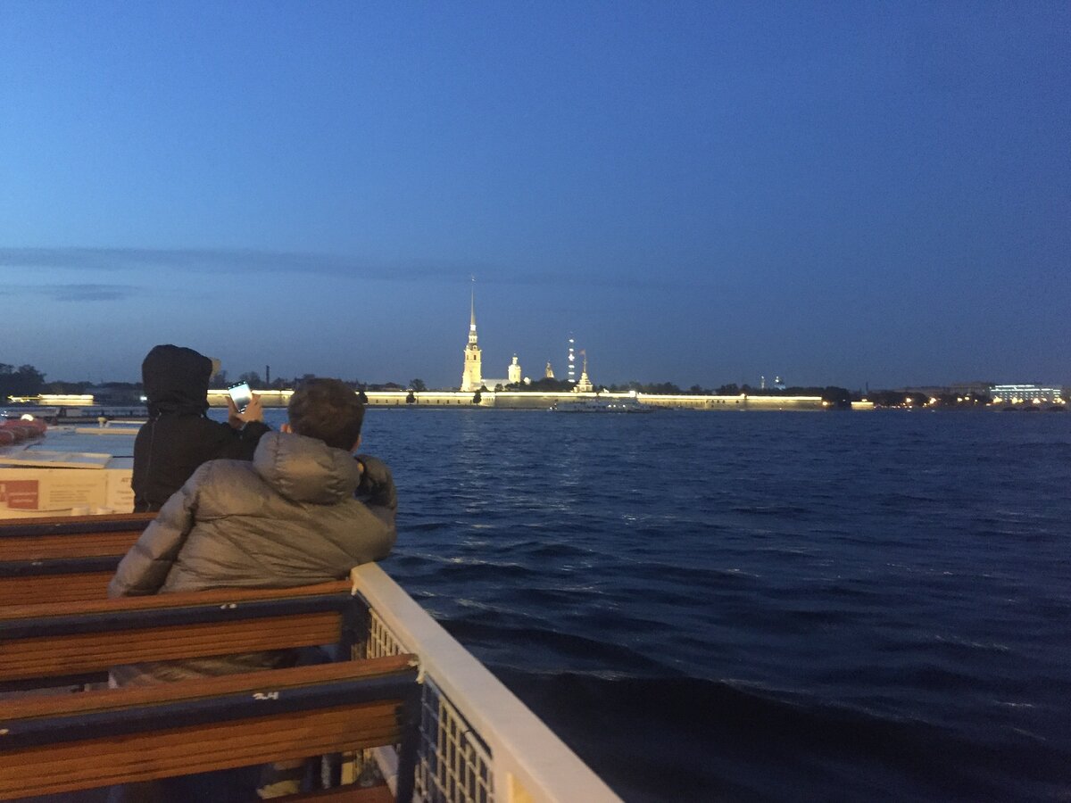 Сколько стоит прокатиться в Питере на корабликах. И почему лучше не ...