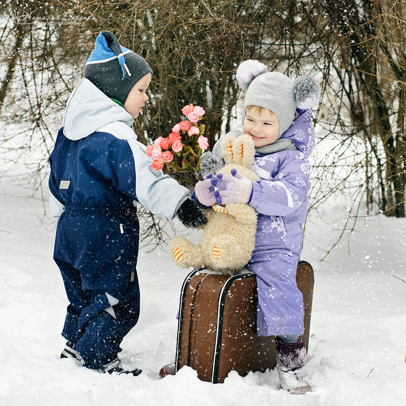 Зимой дети любят. Детская зимняя фотосессия. Дети зимой. Фотосессия детей зимой. Зимняя фотосессия с ребенком.