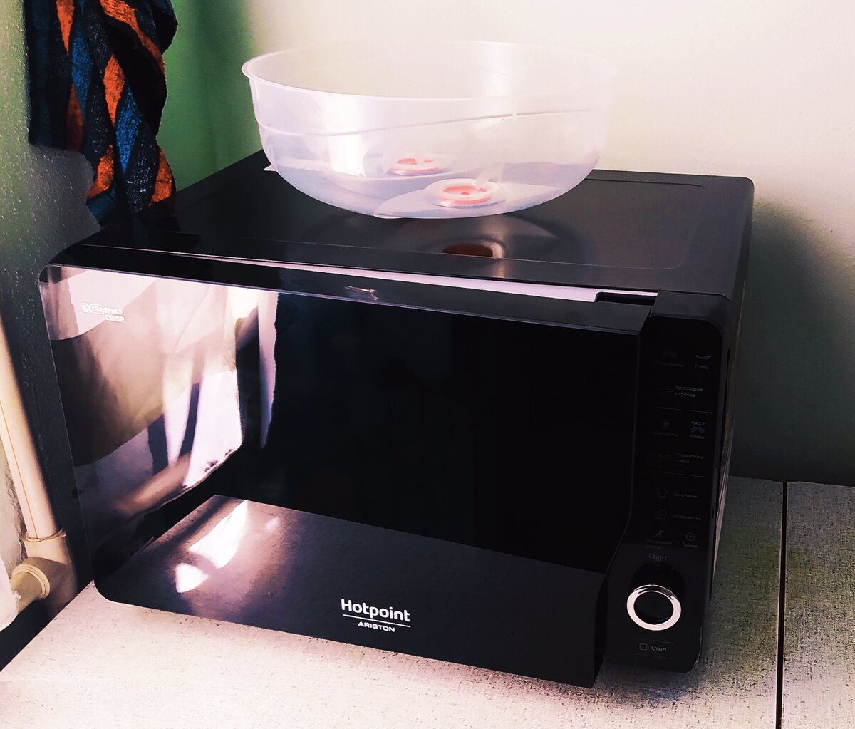 При работе печи дверца становиться прозрачной