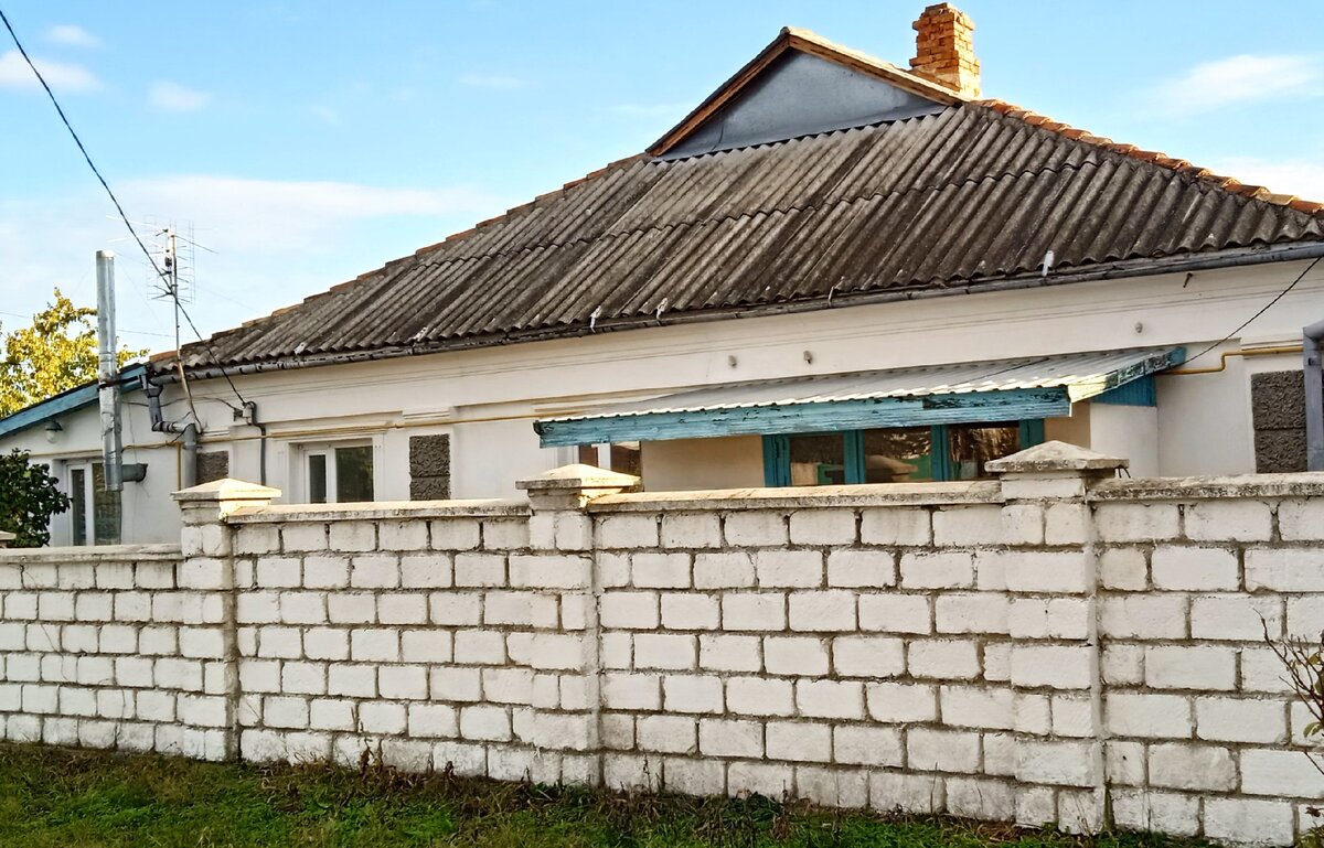 Самый стандартный вид дома ( такие дома строили в городе в  60-х годах, считали их переселенческими) .