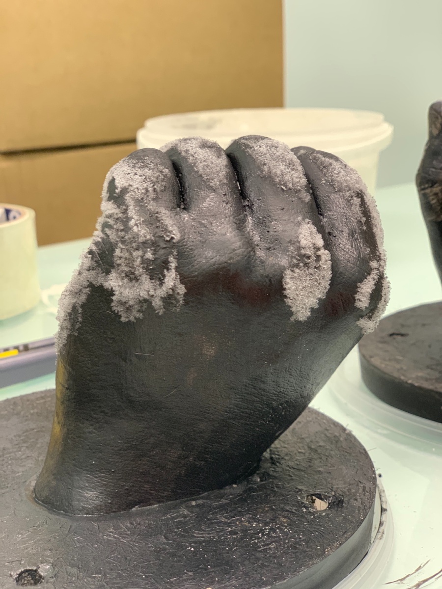 Скульптура рук 