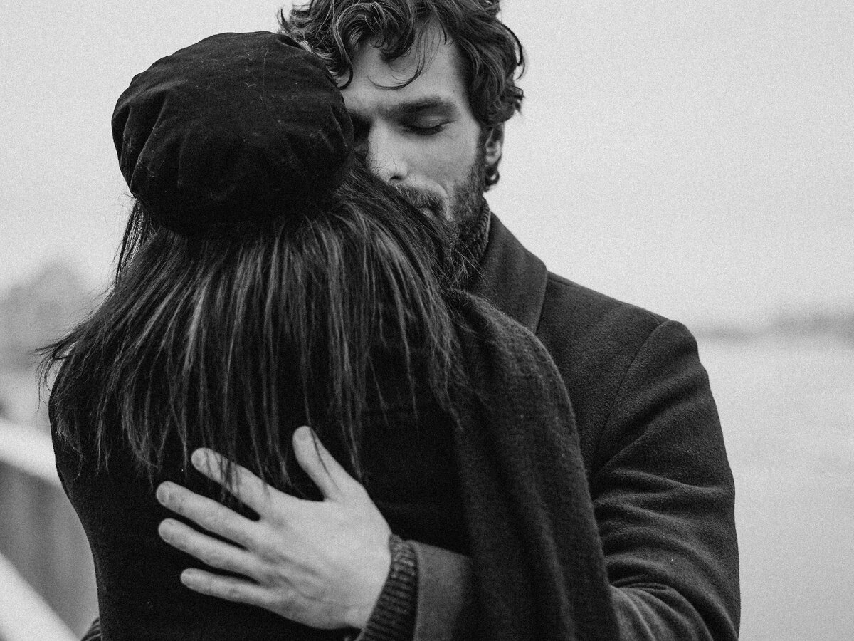 Мужа и жену не зря называют двумя половинками одного целого