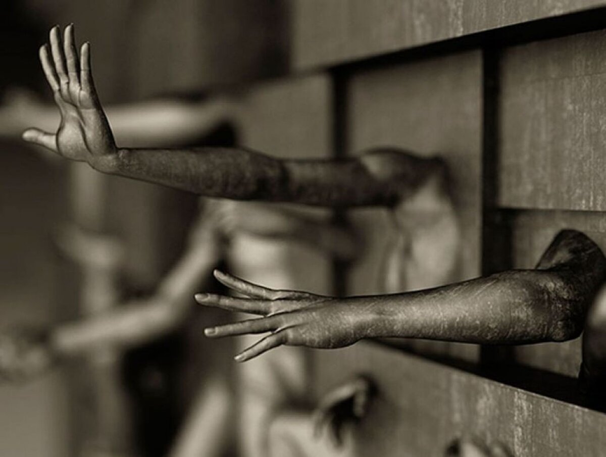 ироничные цитаты из книг. брать без спроса чужое. старые плакаты. хорошие дела и поступки для детей. взяв чужое потеряешь свое.