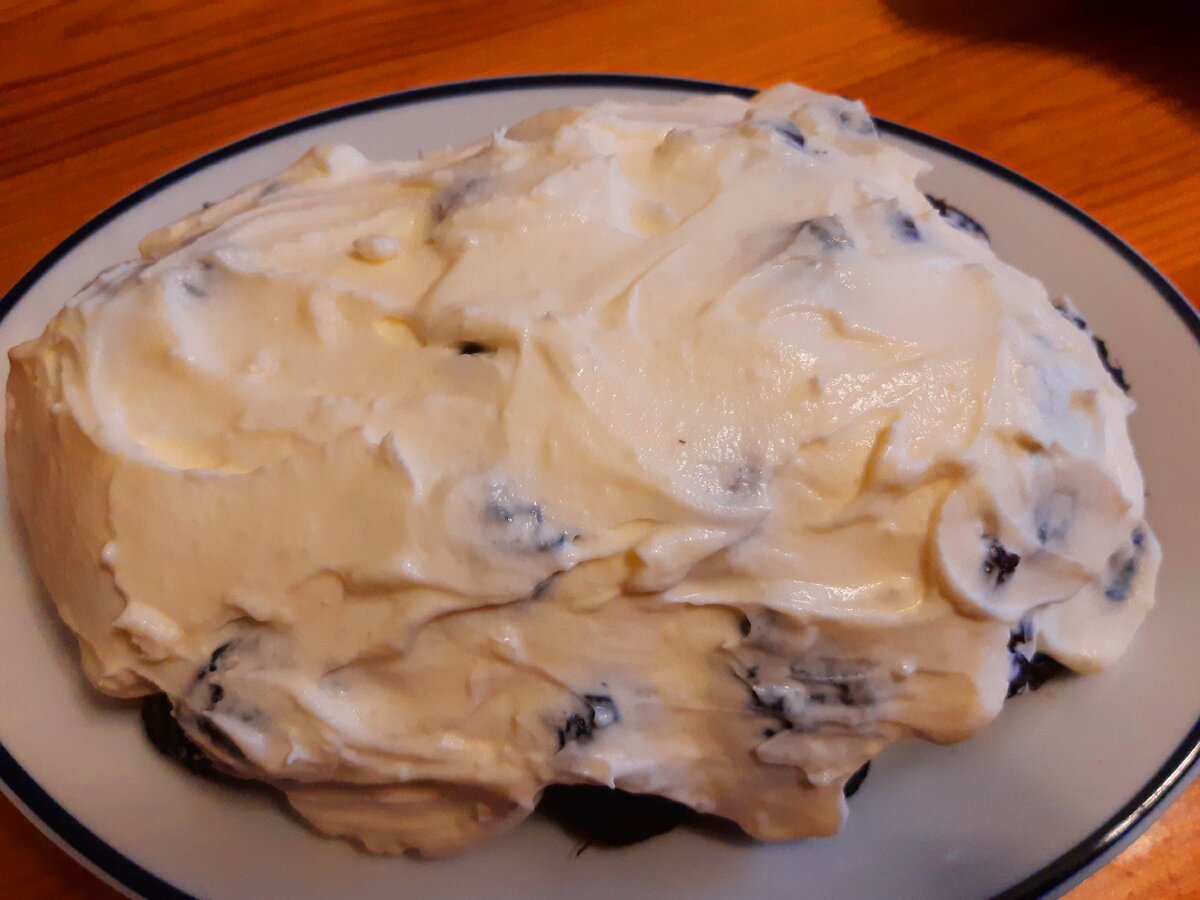 Чернослив с орехами и взбитыми сливками(фото автора)