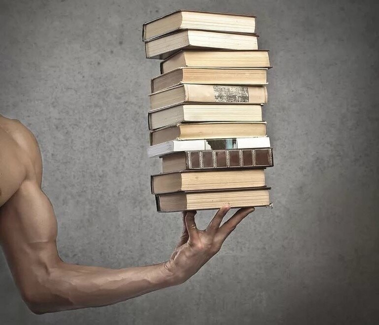 Картинки фитнес мужчины с книгой
