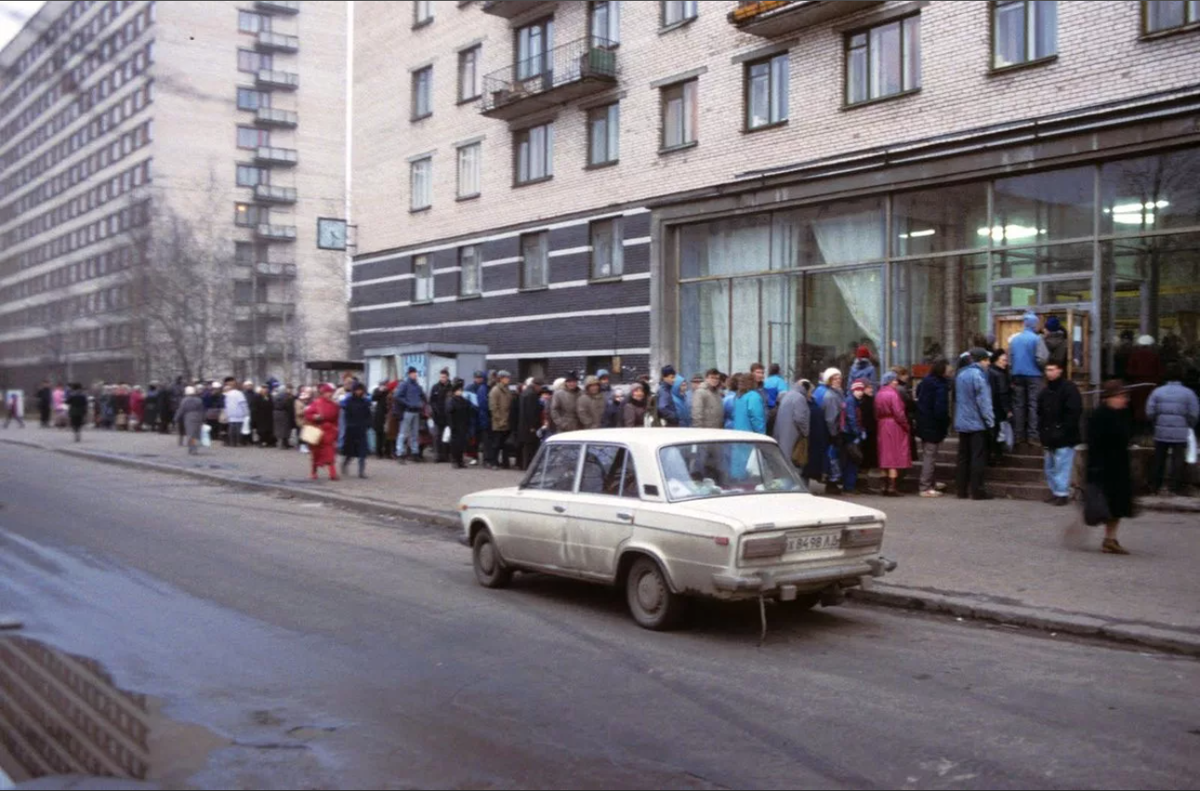 1990 год погода. Ленинград 1990. Город Ленинград 1990. Проспект Просвещения 1990. СССР Москва 1990.