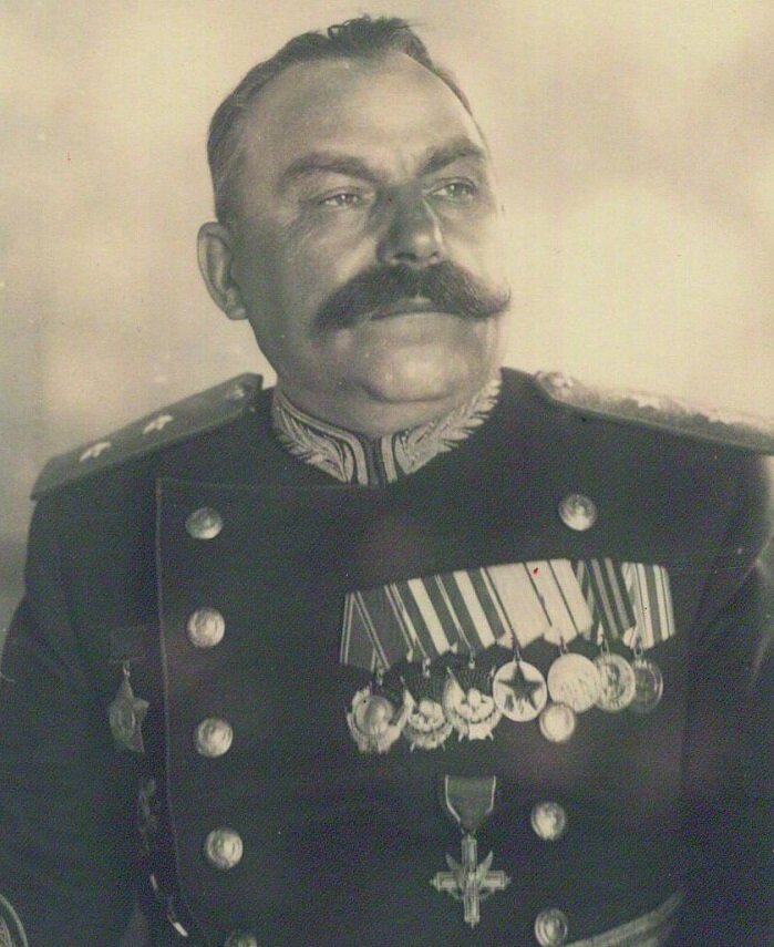 Василий Михайлович Баданов (14 (26) декабря 1895 года, село Верхняя Якушка, ныне Новомалыклинский район, Ульяновская область — 1 апреля 1971 года, Москва) — советский военный деятель, Генерал-лейтенант танковых войск (26 декабря 1942 года).