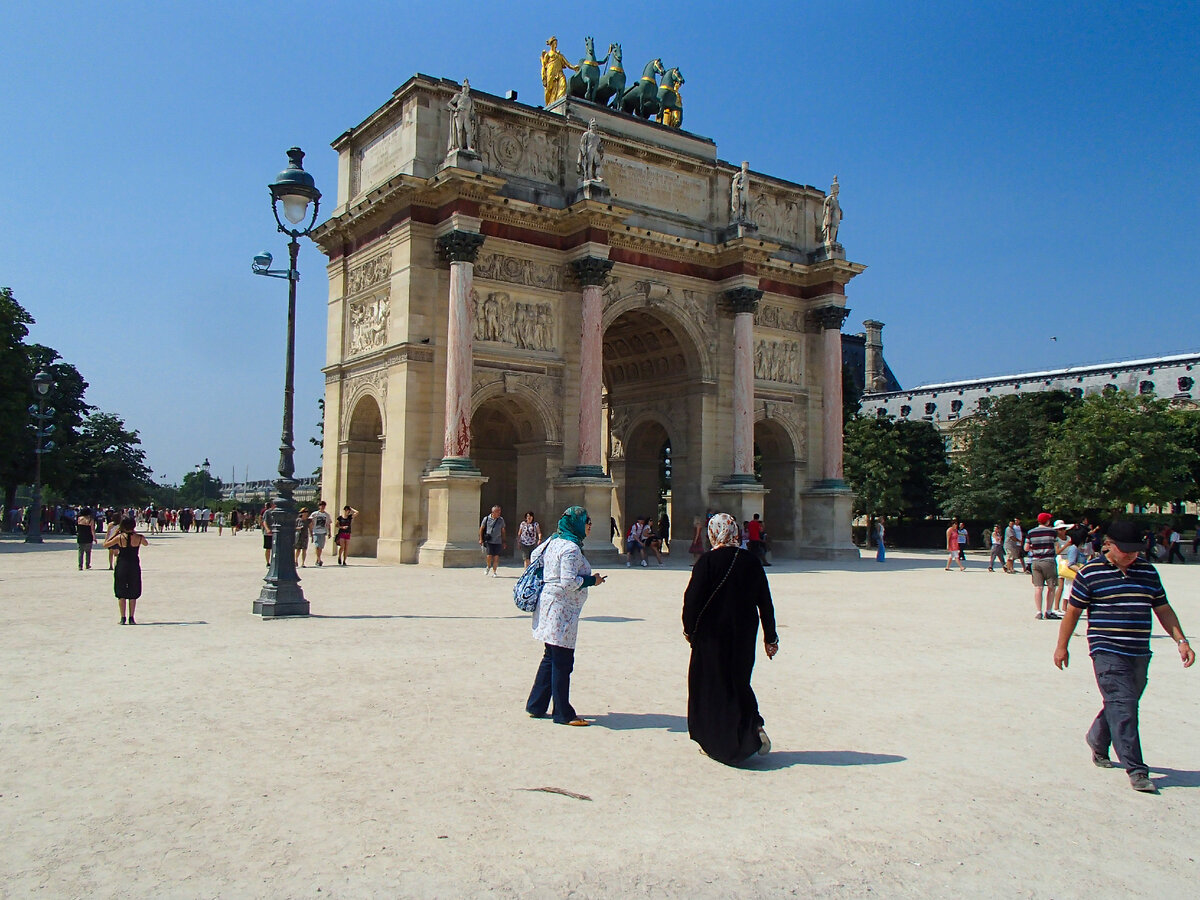 Как ли вообще отличить местных от эмигрантов?