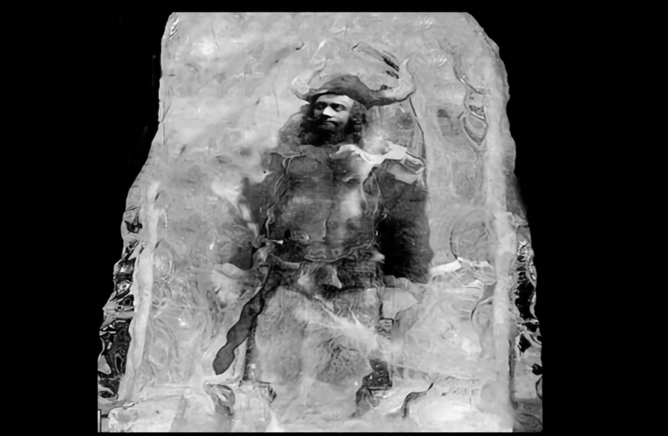 Фотография сделана после извлечения части глыбы льда