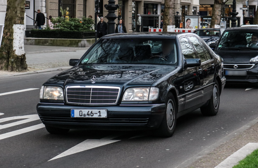 старый Mercedes-Benz