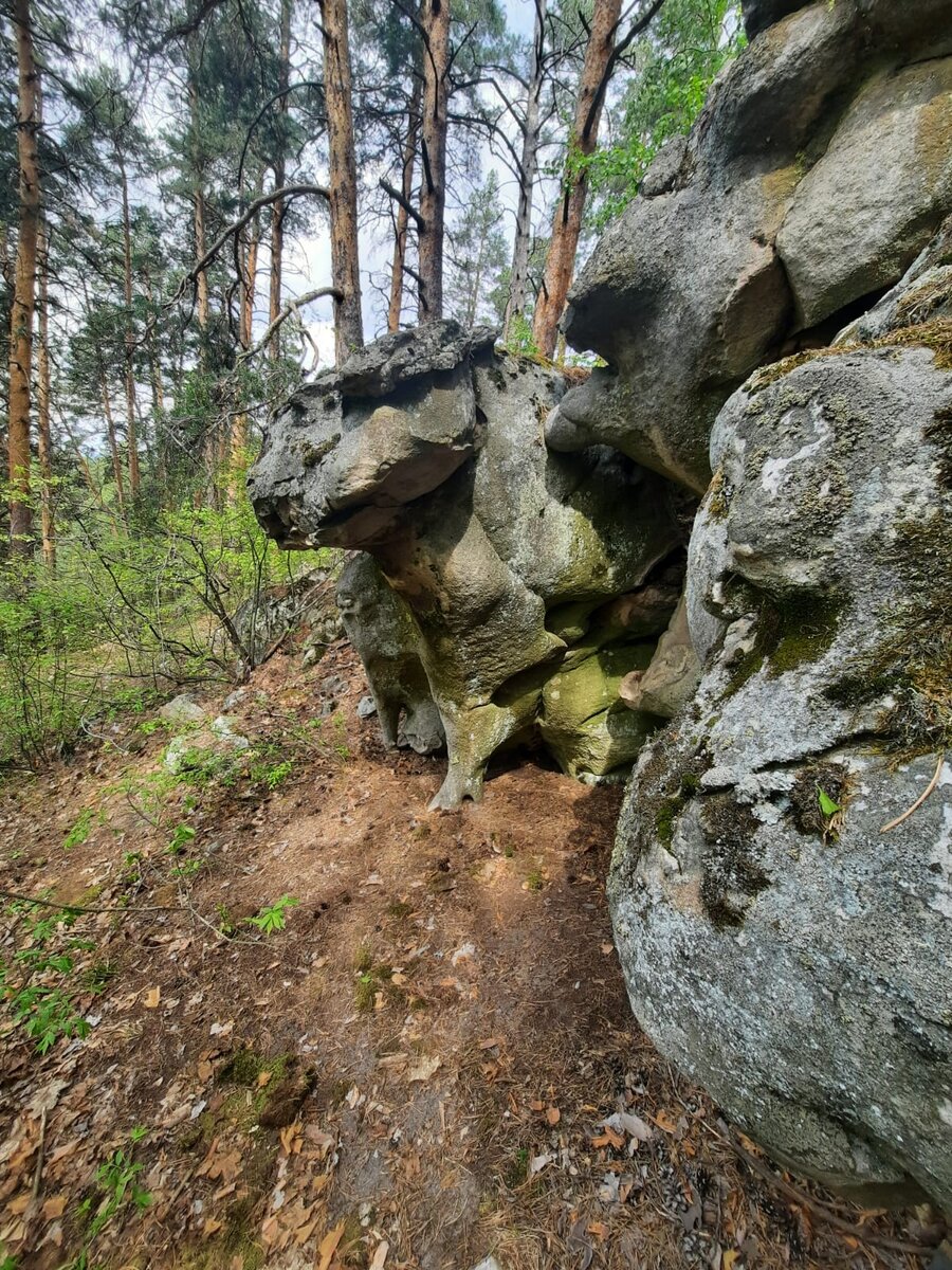 Есть что-то необъяснимо таинственное в этих каменных изваяниях.