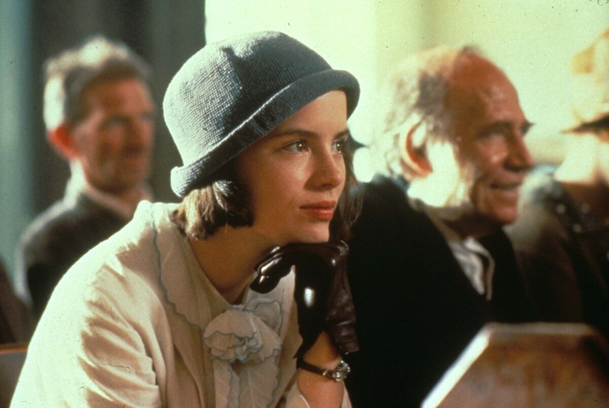 Кейт Бекинсейл в роли Флоры Пост, «Неуютная ферма» (1994) - Кинопоиск.ру