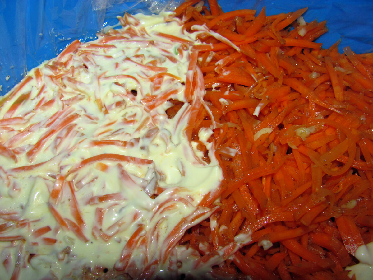 Делая морковь для салата, сразу тру мелко. 