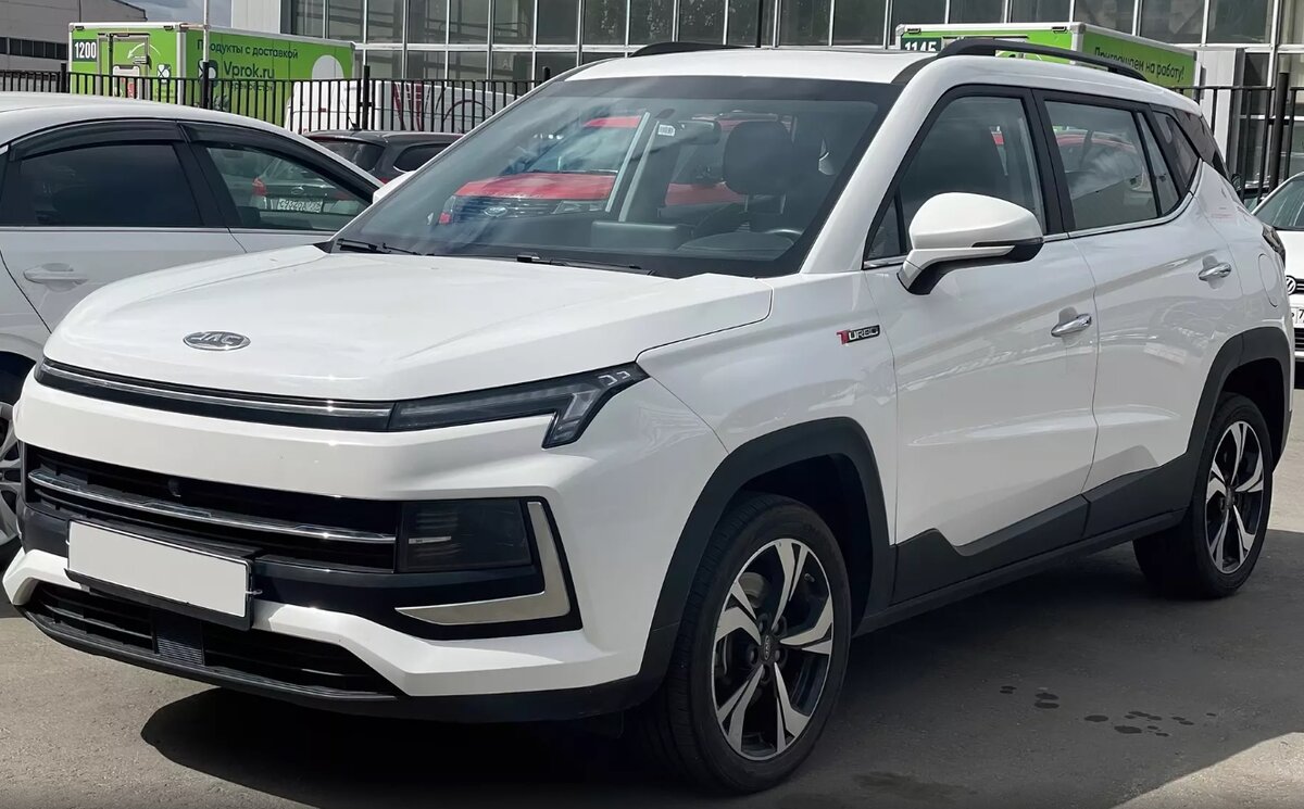 JAC JS4 имеет достаточно футуристичный, современный дизайн