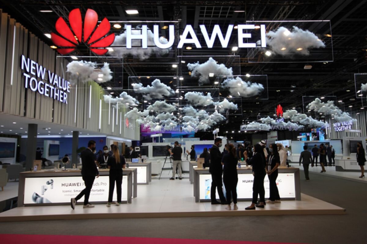    Китайская компания Huawei сокращает половину внештатных сотрудников