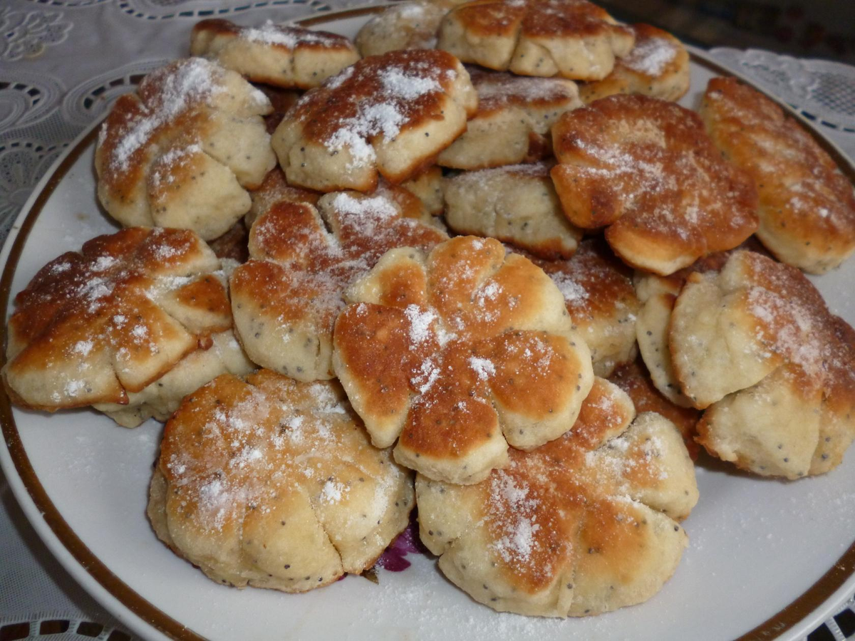 Пышки с маком. Пышка булочка.