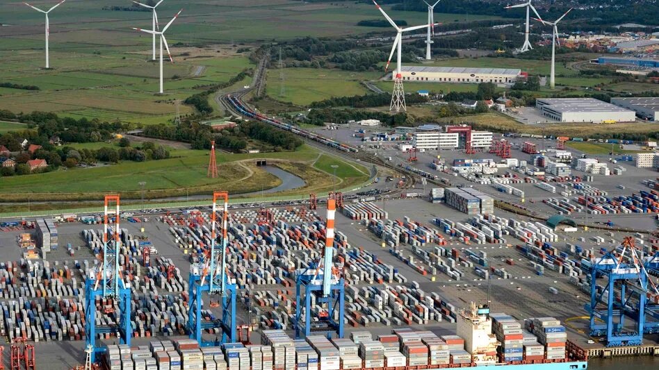 Контейнерный терминал в Бремерхафен 