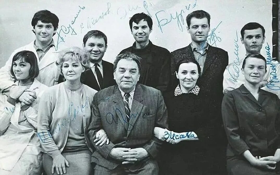 "Чем хуже положение, тем сплоченнее коллектив" голос за кадром