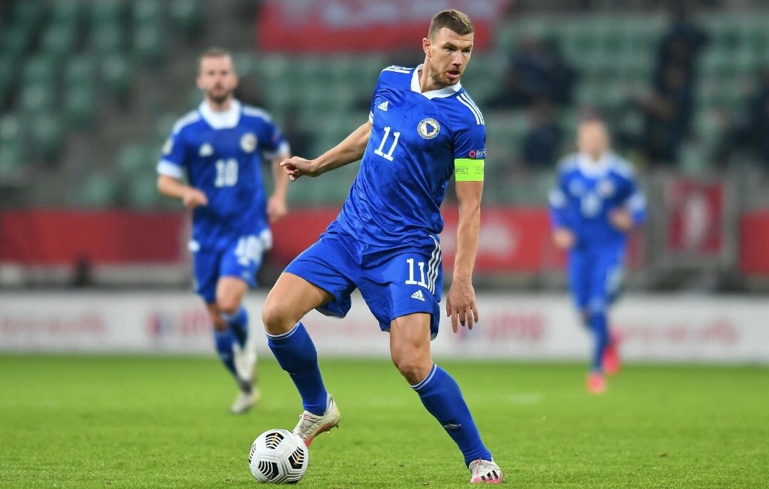 Капитан боснийцев Эдин Джеко не хочет играть с Россией. Фото Global Look Press