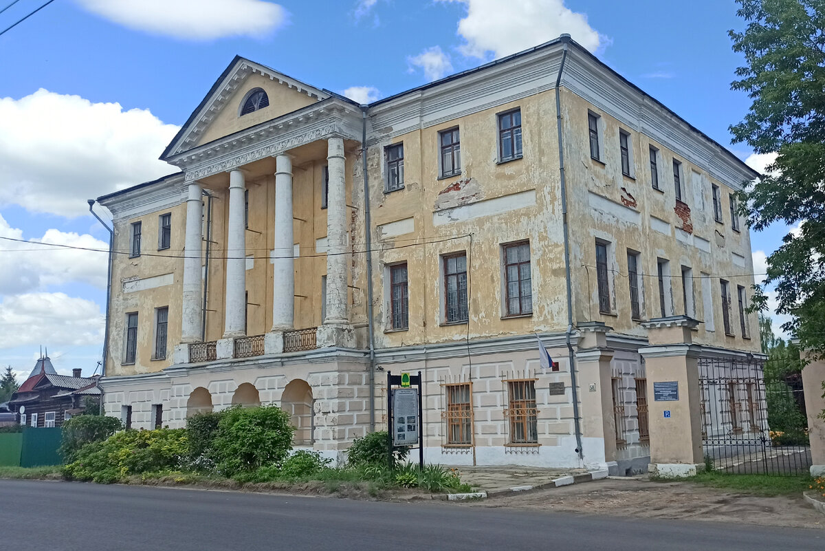 Старинный особняк в Вязниках: не при параде, но хоть таким сохранился | По  России с Позитивом | Дзен