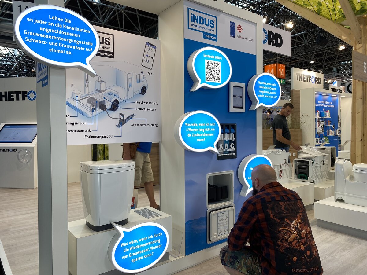 На выставке Caravan Salon в Германии наше внимание привлек стенд Thetford - производителя туалетов для домов на колесах