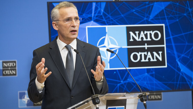    Силы НАТО готовы защищать друг друга, заявил Столтенберг